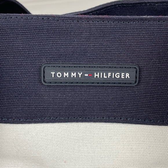 TOMMY HILFIGER ~ TH Flag Tote ~ Navy/Red/White ~ NWT! - Picture 3 of 9